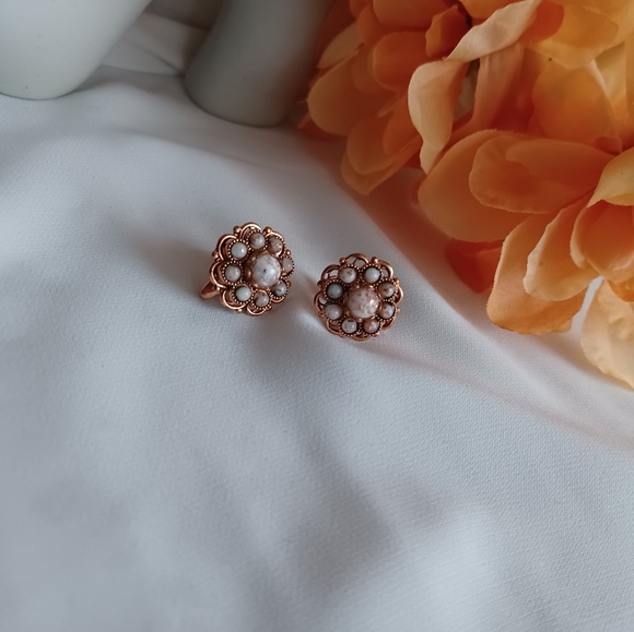 Vintage Copper Flaked Screw Earrings - Picture 6 of 13